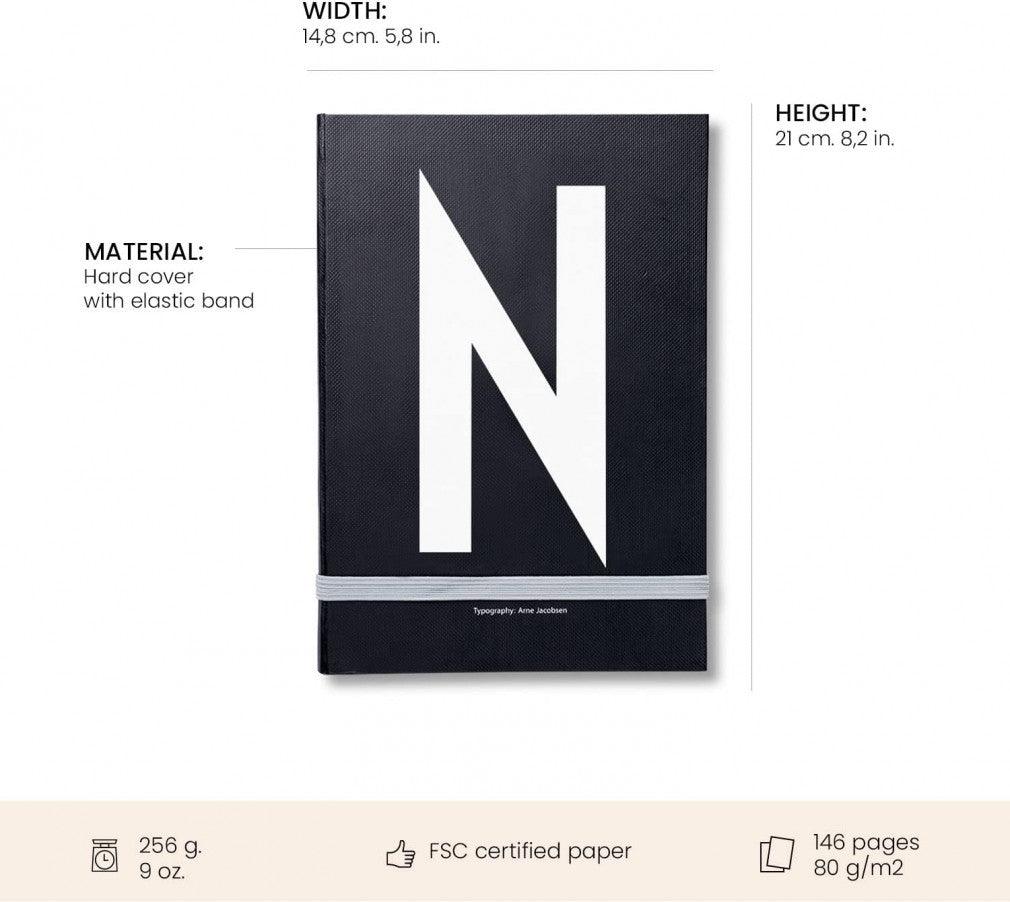 Design Letters A-Z Fekete Notizbuch, A5 Méretű, Keményfedelű Jegyzetfüzet Rugalmas Zárószalaggal - Outlet24