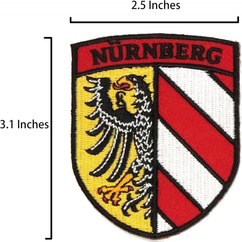 A-ONE 3 darabos készlet - Nürnbergi jelzésű Német zászló folt, hímzett jelvény és kitűző No.038B - Outlet24